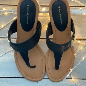 WMS Sz 9 1/2 Tommy Hilfiger Sandals